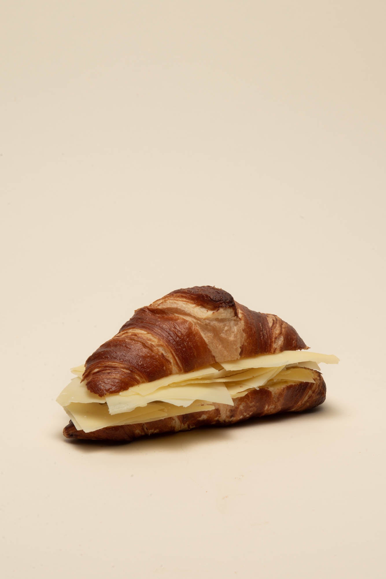 LAUGENCROISSANTS MIT KÄSE
